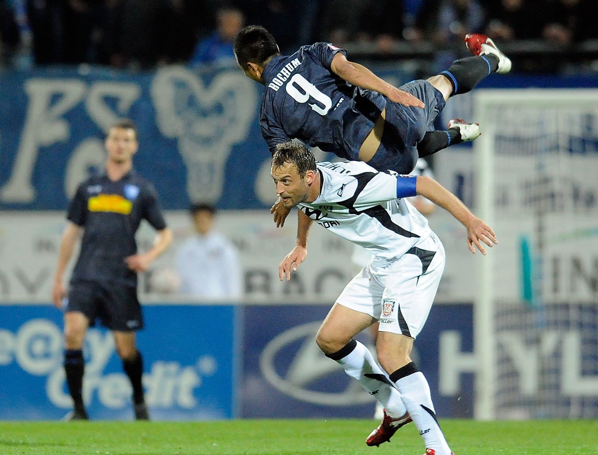 爱游戏app-奥斯纳布鲁克后防稳固备战下一场比赛的简单介绍