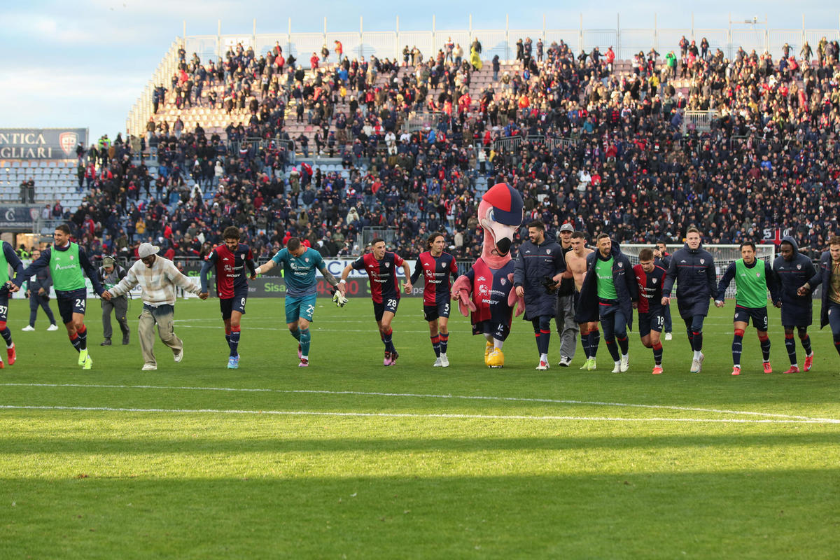 全明星足球赛事,场面热闹非凡 全明星足球赛事,场面热闹非凡