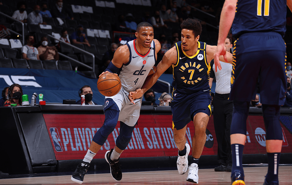 包含步行者主场大胜奇才，取得关键胜利力保前八的词条