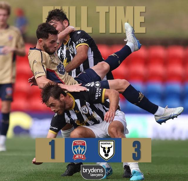 爱游戏官网-本周末联赛再掀高潮，球队实力对决备受关注