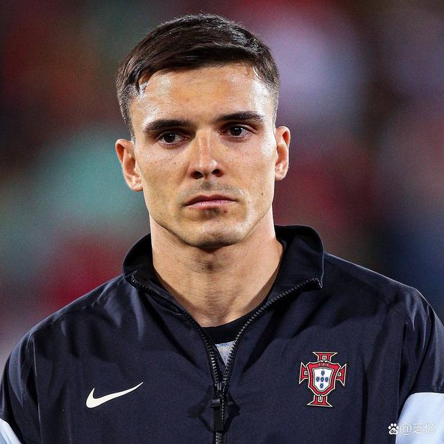 包含拜仁慕尼黑新星崭露头角，独揽全场称霸的词条