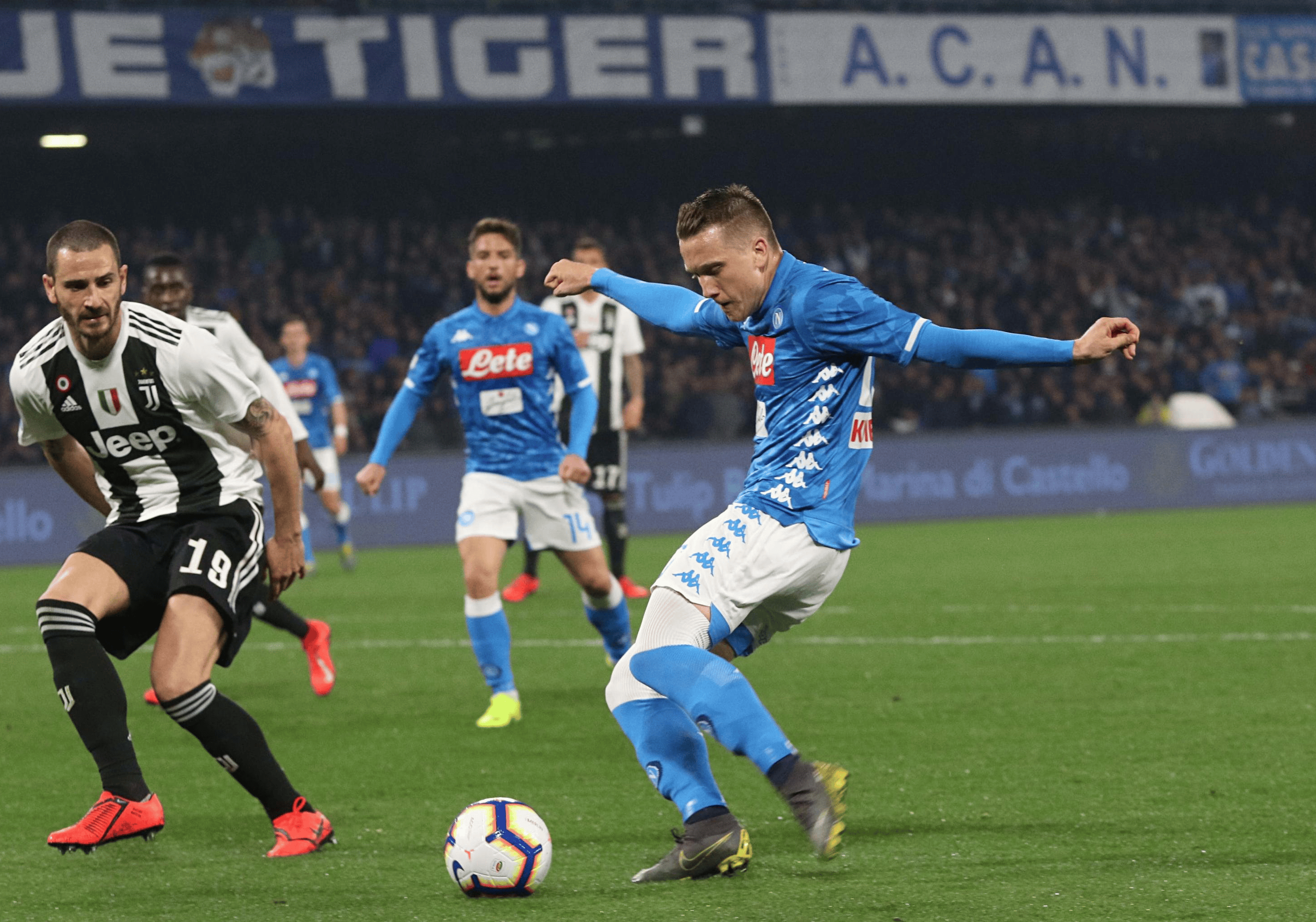 尤文图斯客场大胜那不勒斯，稳固联赛领先地位的简单介绍