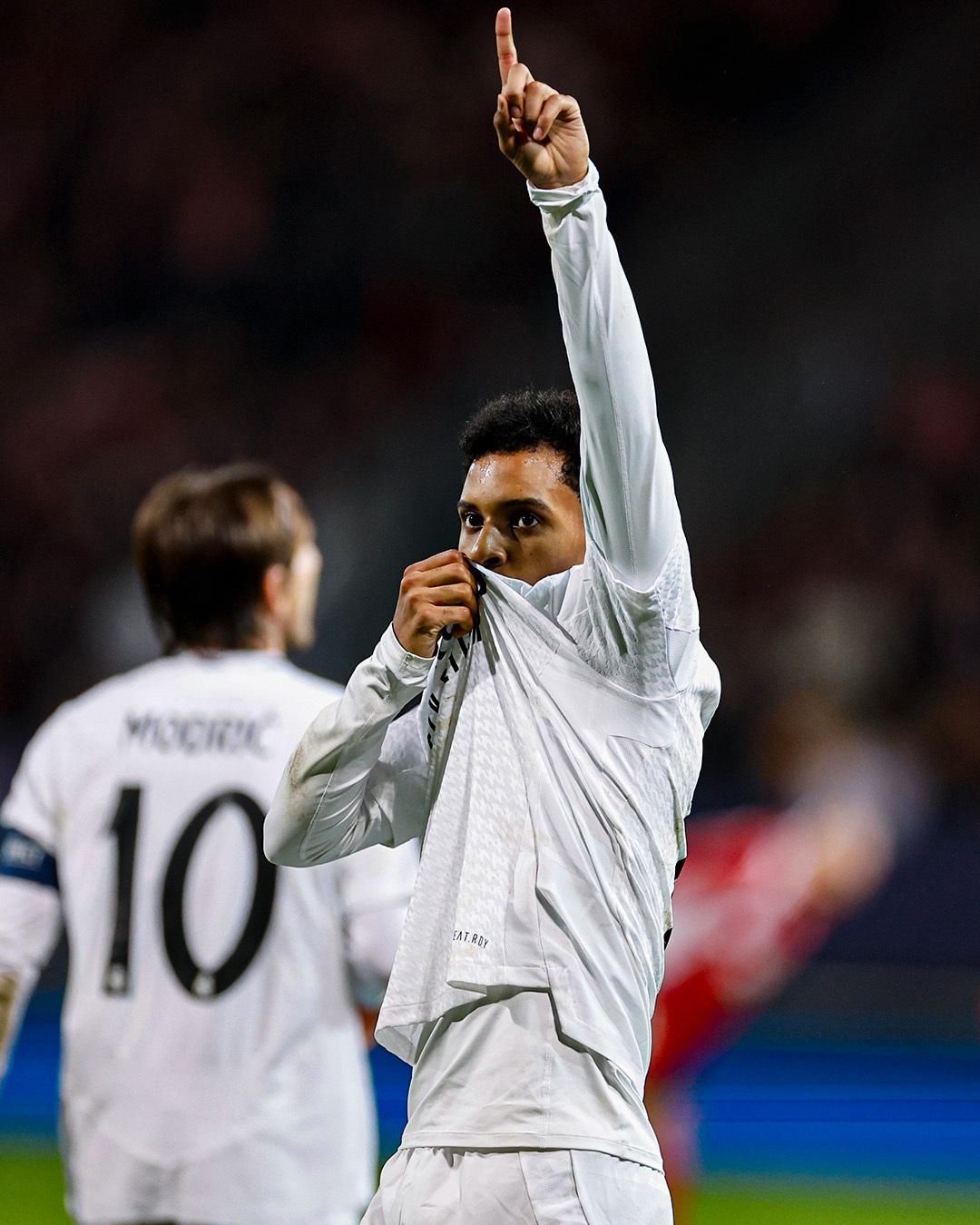 爱游戏官网-包含木狼主场抵挡住对手冲击，成功晋级的词条