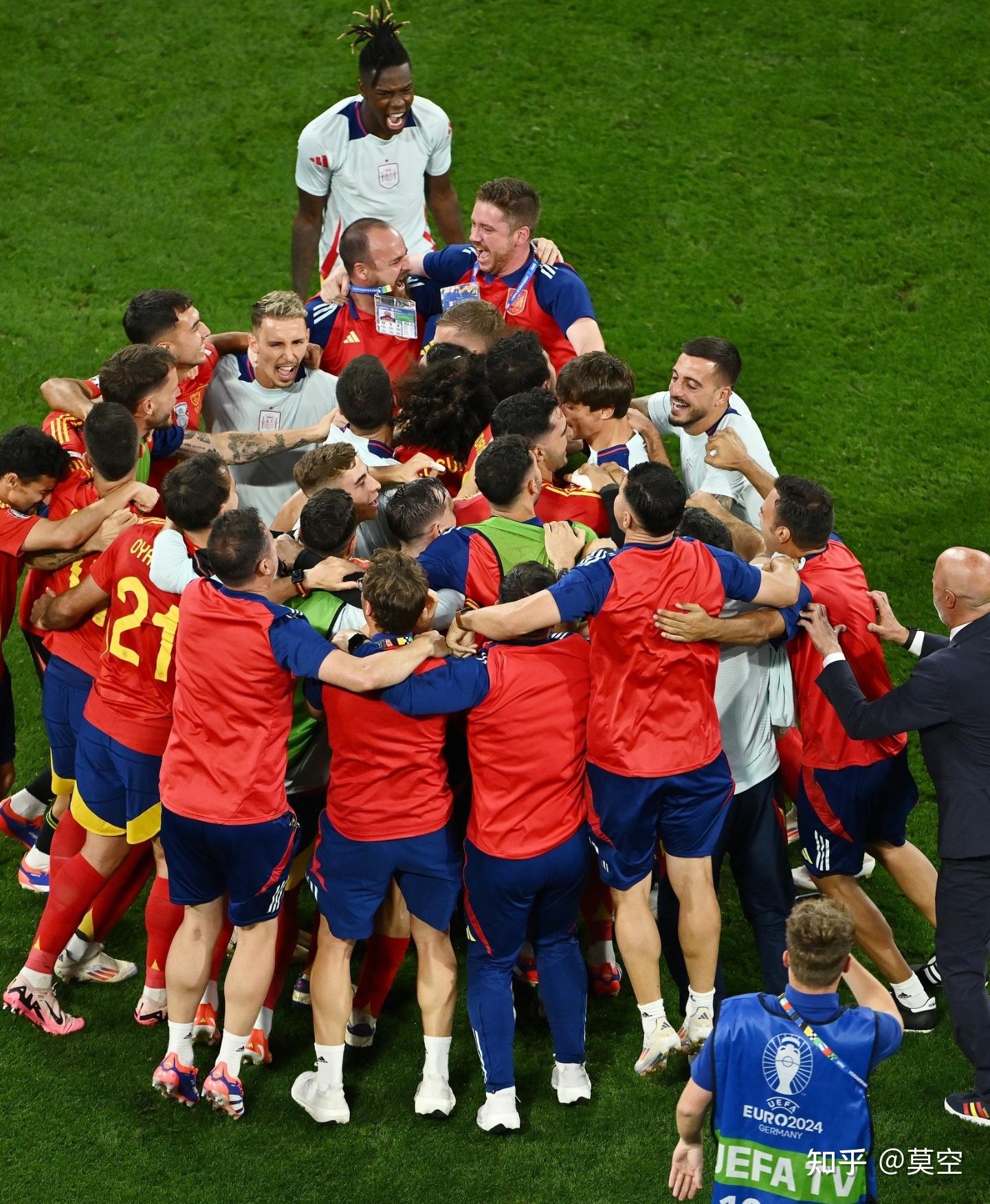 关于亚洲足球锦标赛再次精彩上演，观众满场欢呼的信息