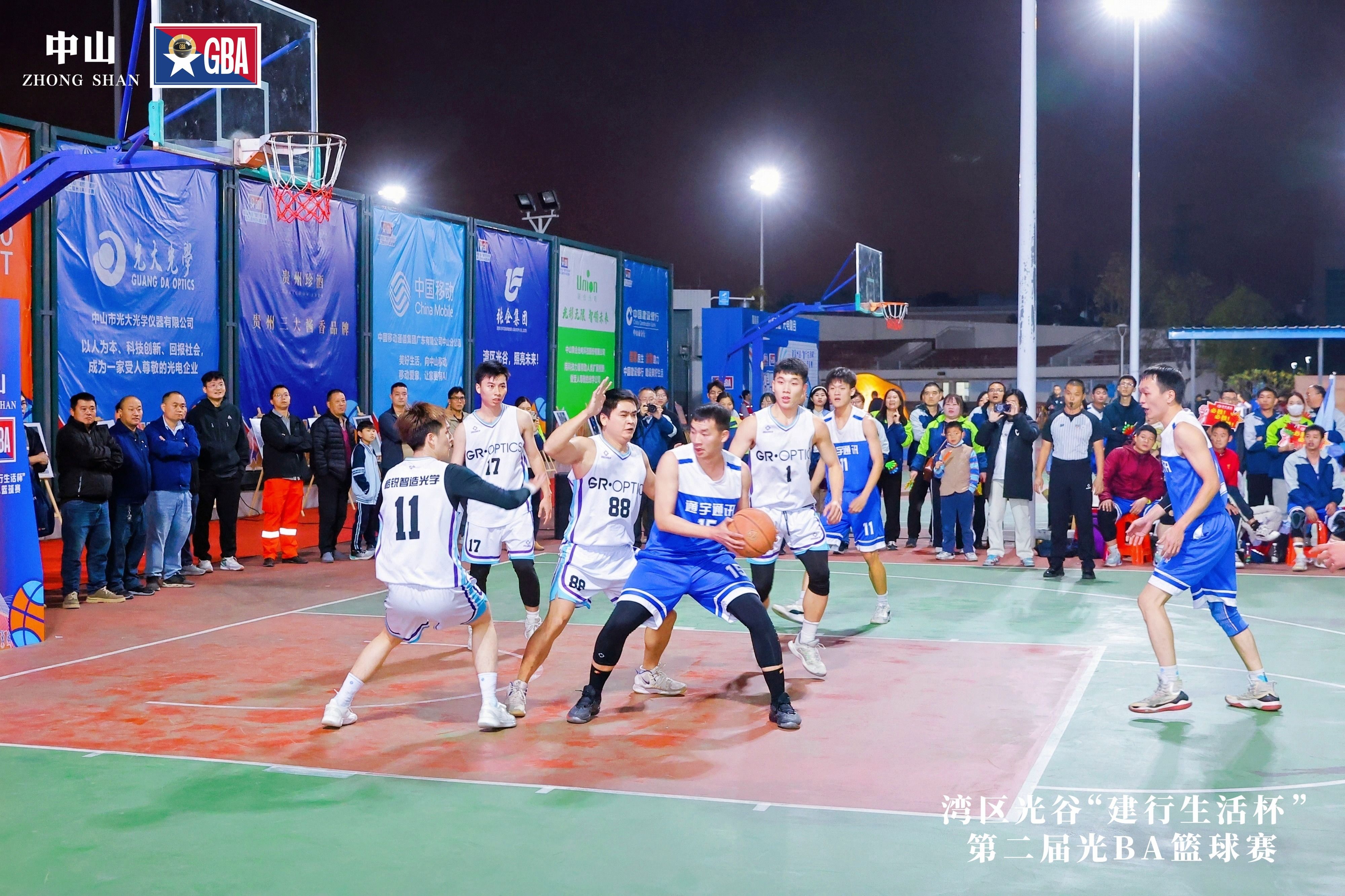 篮球联赛冠军庆功会举行热闹非凡 篮球联赛冠军庆功会举行热闹非凡