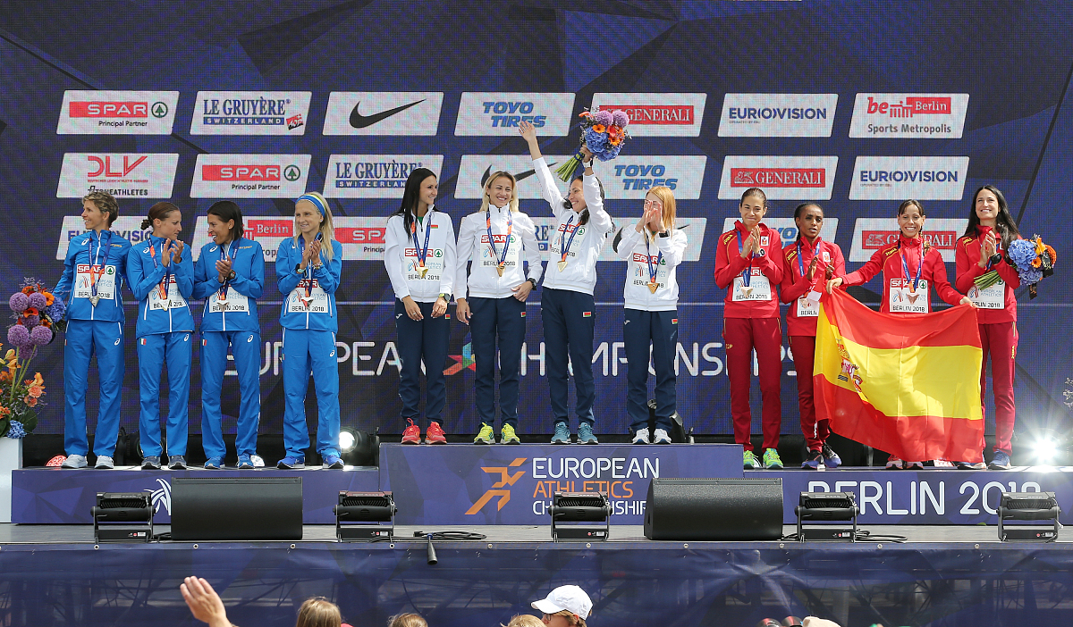 比赛中球队表现精彩,凭借团队合作获得胜利 比赛中球队表现精彩,凭借团队合作获得胜利