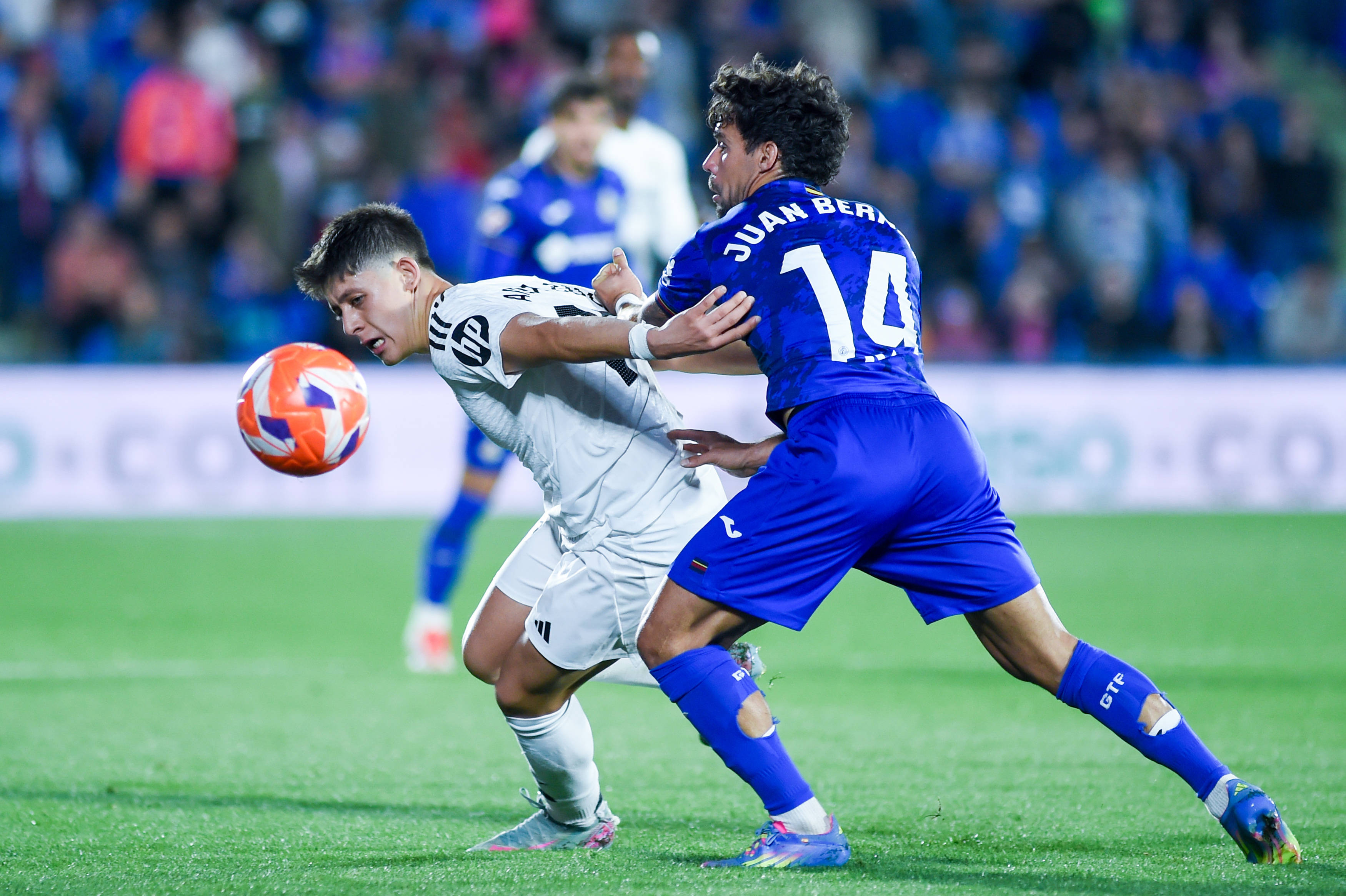 国际足球赛事中,某支球队实力惊艳,击败强敌的简单介绍 国际足球赛事中,某支球队实力惊艳,击败强敌的简单介绍