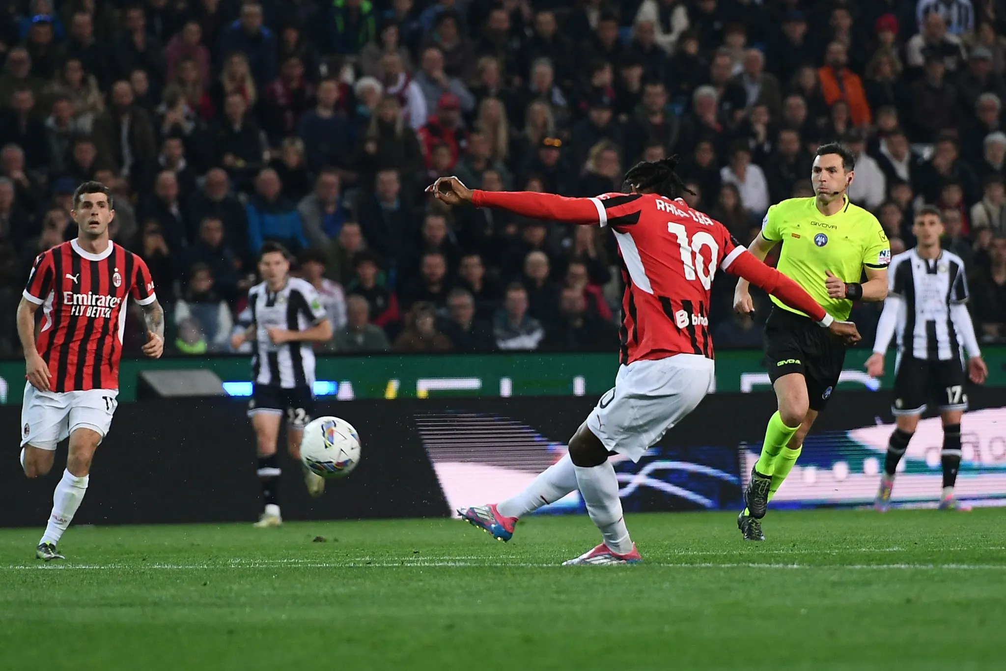 意甲球队展示超凡实力，势不可挡！