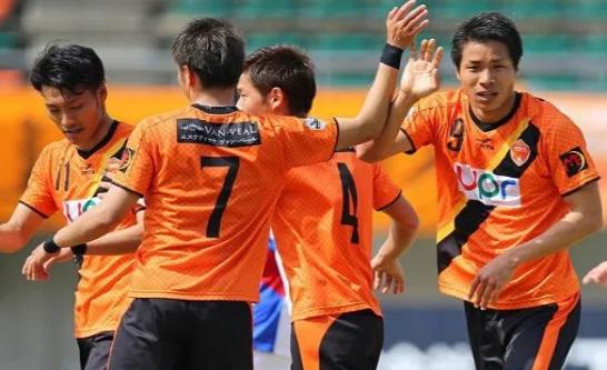 爱游戏网页版-包含双方对阵战术激烈对抗，谁能笑到最后的词条