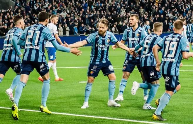 爱游戏网页版入口-欧洲赛场各支球队实力对峙，对决纷呈小组格局复杂