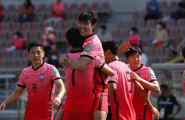 爱游戏-亚洲杯赛强强对决：赛场激情掀起