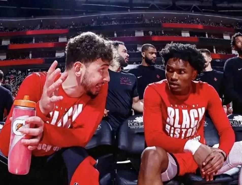 西部强队激战火箭击败勇士升至第二 西部强队激战火箭击败勇士升至第二