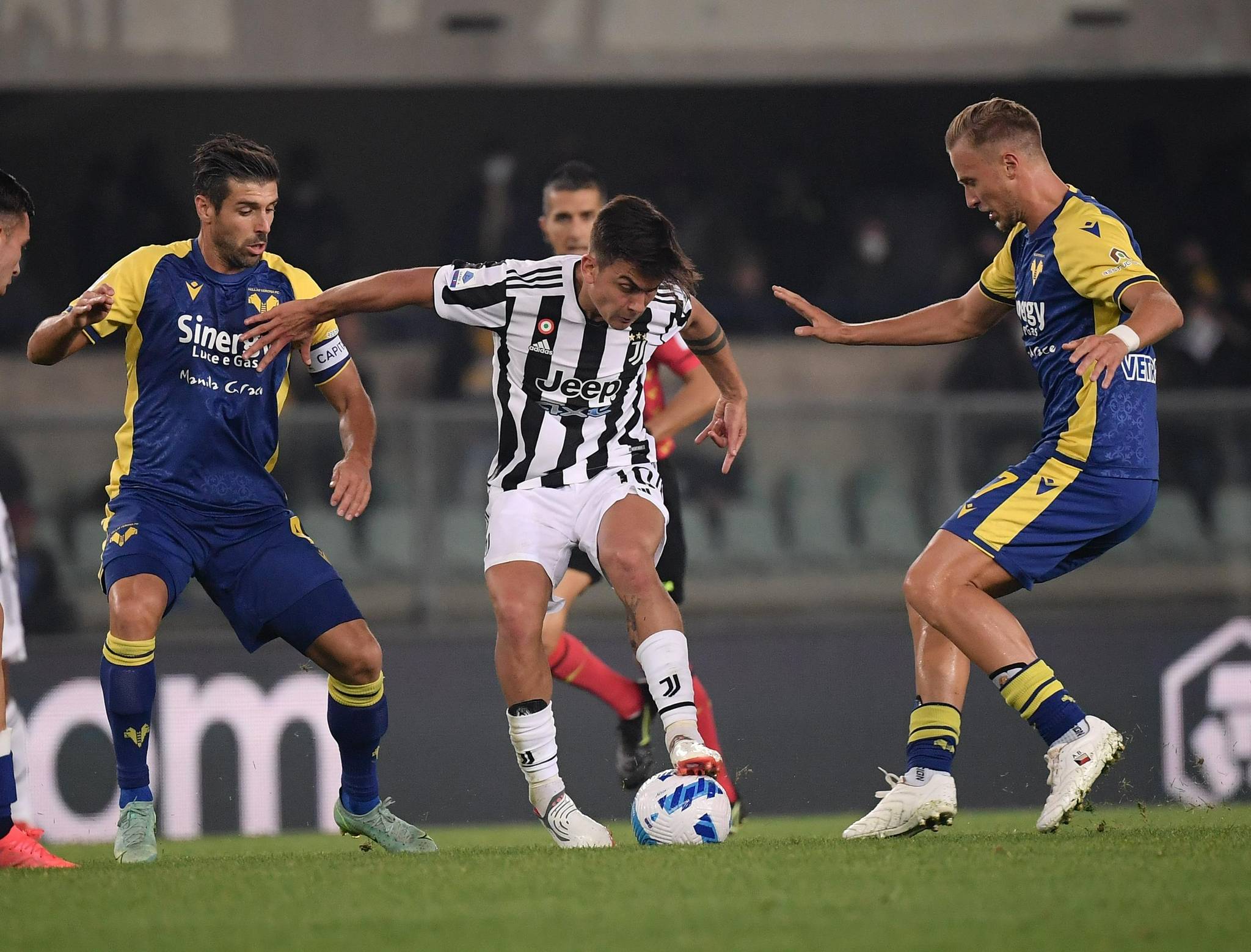 关于尤文图斯中场因伤离队,球队调整战术的信息 关于尤文图斯中场因伤离队,球队调整战术的信息