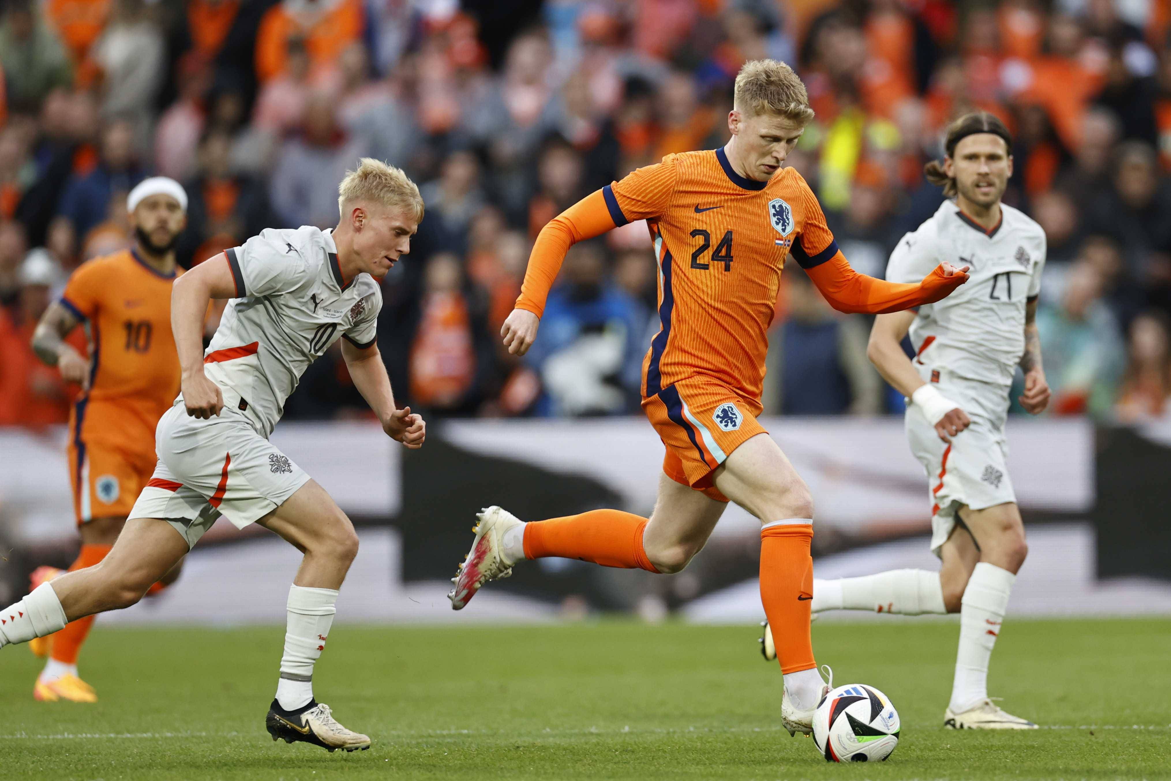 荷兰阿姆斯特丹将举办大型足球比赛,球迷期待狂欢的简单介绍 荷兰阿姆斯特丹将举办大型足球比赛,球迷期待狂欢的简单介绍