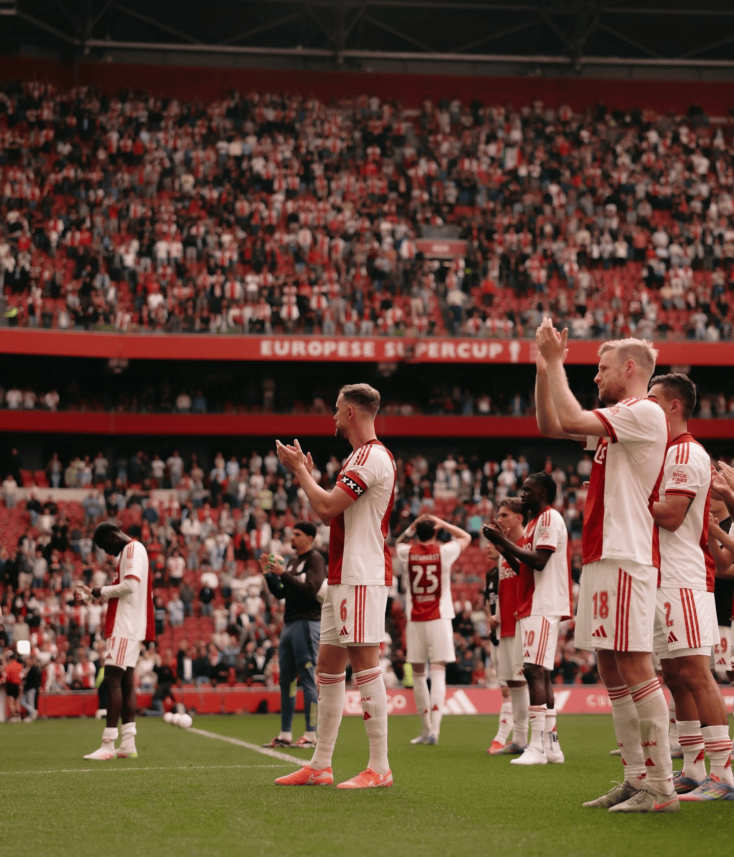 爱游戏app下载-阿贾克斯豪取荷甲联赛领先位置