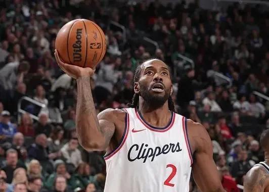 爱游戏官网网页版入口-快船中锋在内线表现出色，抢断和盖帽不断