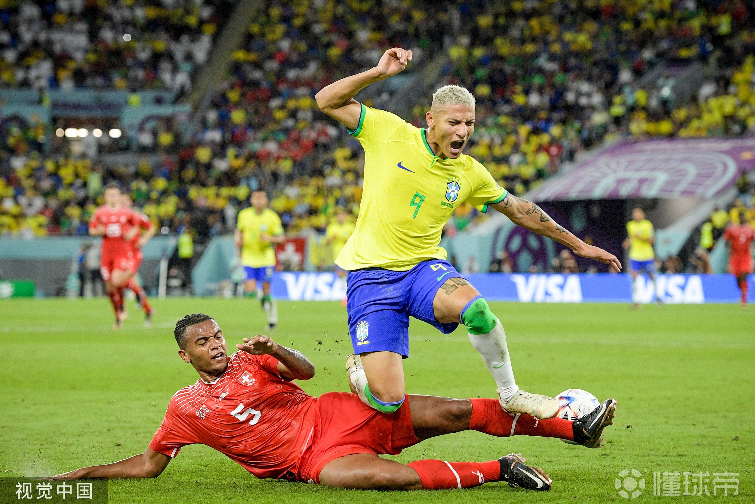 瑞士队在比赛中击败了巴西队,小组排名上升 瑞士队在比赛中击败了巴西队,小组排名上升